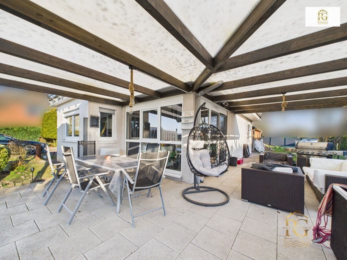 Gehobenes Einfamilienhausnah der Elbe mit 1.510 qm Grundstück in ruhiger Wohnlage/ Bj.2009 EG saniert 2023 neuwertig/360 Grad Rundgang beim Expose – Überdachte Terrasse Bild 2