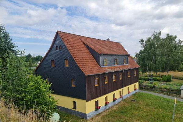 Einzigartiges, denkmalgeschütztes, historisches Huthaus, voll vermietet als Anlageobjekt in Freiberg, OT Zug