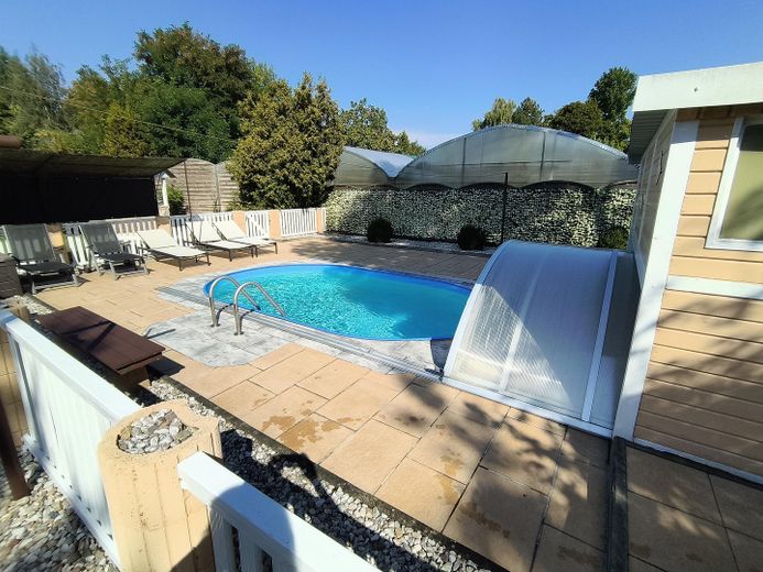 top Haus für zwei Familien, ruhige Lage, super Garten und Pool......Provisionsfrei – Pool