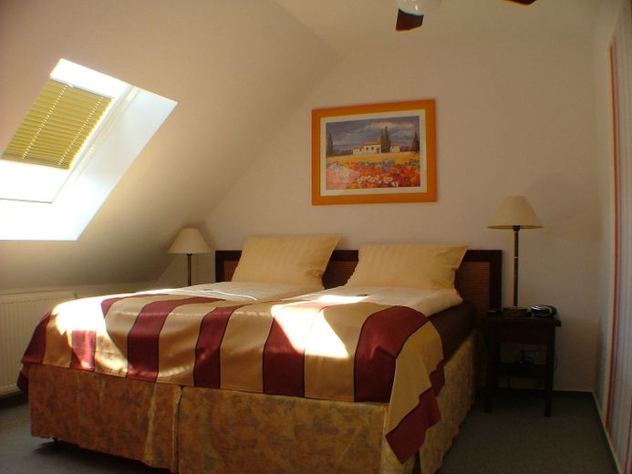 Hotel garni - Kauf oder Pacht ? Ihre Zukunft in der Hotellerie / evt. Altenpflege – Gästezimmer