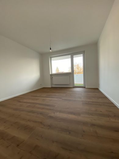 Kernsanierte 3-Zimmer-Wohnung mit Balkon,2 WCs & Luxusbad-barrierefreiem Zugang – Foto 2