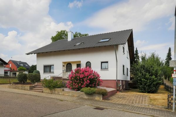 Viel Raum für Ihre Wohnideen – gepflegtes Einfamilienhaus mit vielseitigem Platzangebot!