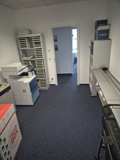 Halle sowie Büro- und Verwaltungsgebäude in Waltershausen – Foto 41