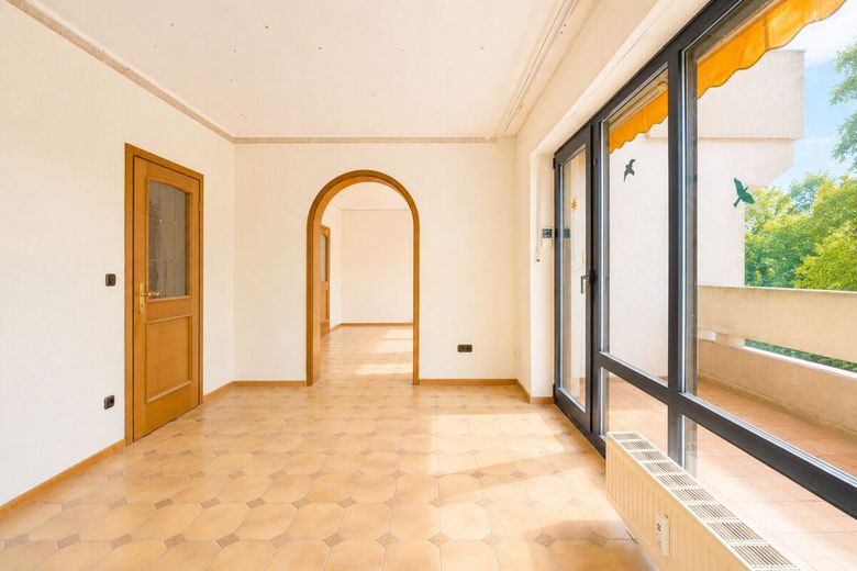 Ihr neues Zuhause in Harlaching: 4 Zimmer, 2 Balkone und großer Keller – Heller Essbereich