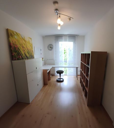 Gepflegtes Reihenendhaus mit schönem Garten, überdachter Terrasse, Kamin und Carport – Zimmer im 1. OG ("Kind 1") (2)