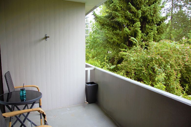 Möblierte Wohnung, Pool & Sorglos-Investment in Augsburg-Göggingen – Privatsphäre Balkon 