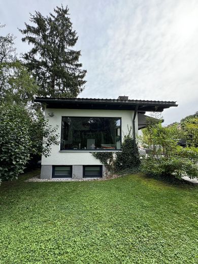 Casa unifamiliare progettata da un architetto con soleggiato orientamento sud-ovest – Garten 