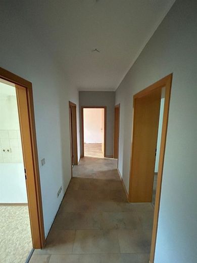 Gemütliche 3-Zimmer mit Laminat, Balkon und Wannenbad in ruhiger Lage! EBK mgl. – PHOTO-2023-11-07-15-58-15