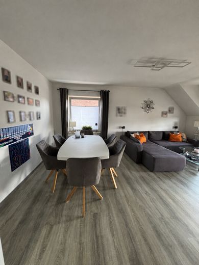 Helle 3-Zimmer Wohnung 79m² mit Balkon, optional Garage | gute Anbindung nach DUS, Neuss, MG – Wohnzimmer
