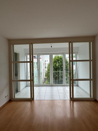 2 Teilmöblierte Zimmer Wohnung mit eigener Garage – Foto 2