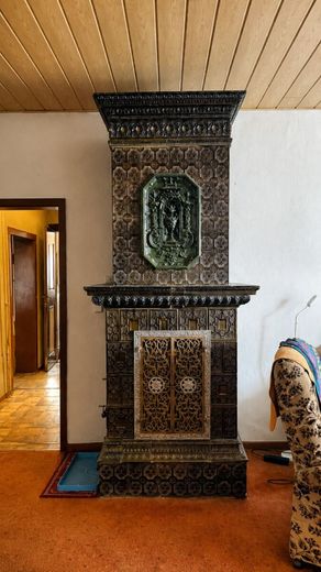 SENZA PROVVIGIONE|Storica proprietà di un fornaio con grande giardino e vicinanza al sito della Bundeswehr Holzdorf – HHistorischer Kachelofen mit besonderem Charme