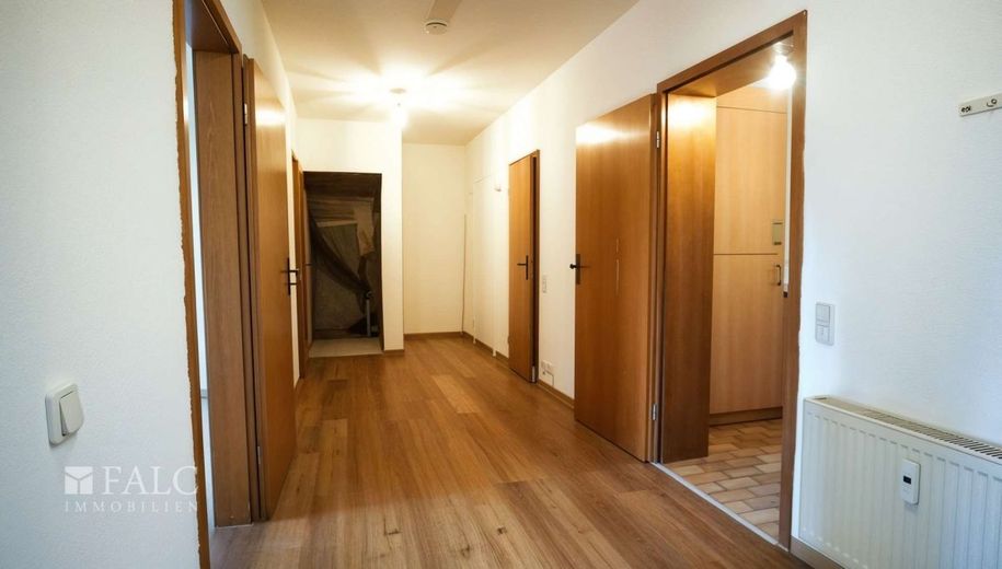 Vermietetes 2-Parteienhaus in schöner Lage – Eingangsflur EG - (KI generiert)