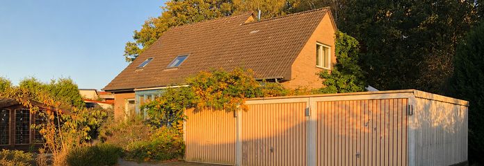 Blick Straße - Hof/Garage/Haus