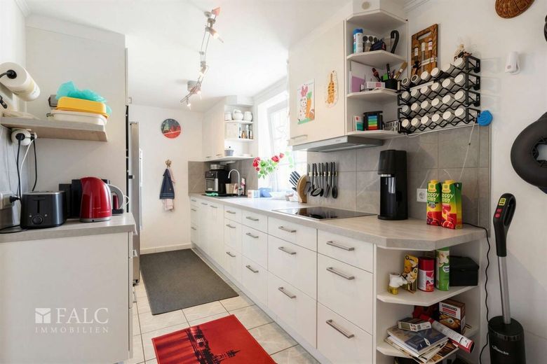 Provisionsfrei: modernisiertes Einfamilienhaus mit Pool und Sauna – Küche