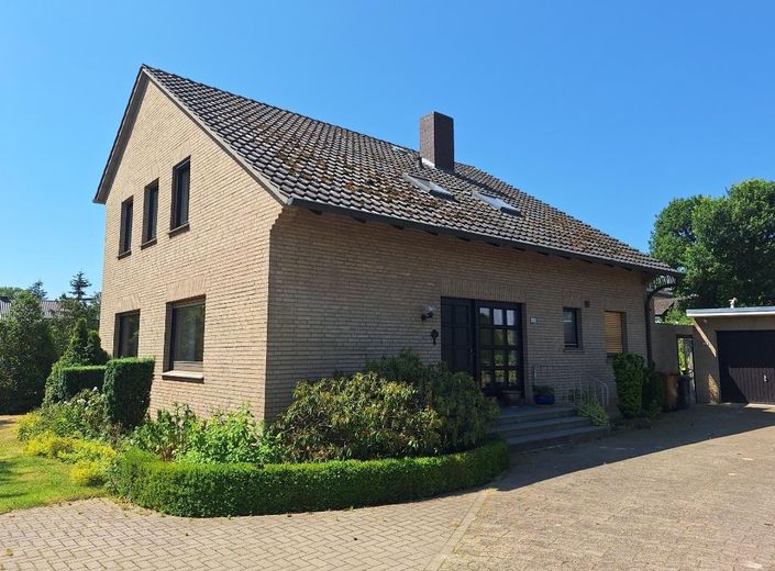 Großzügiges Einfamilienhaus in Alleinlage mit 3.250 qm Grundstück – Foto 2