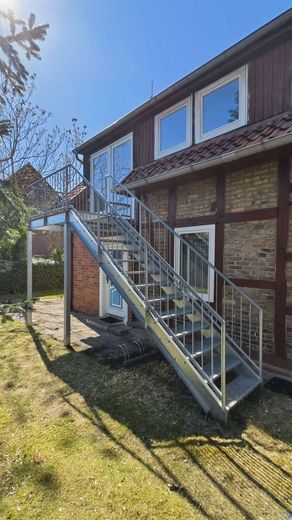 Uetze - Dollbergen - Handwerkertraum - Grosses Wohnhaus zum Sanieren – Treppe zur separaten DG-Wohnung