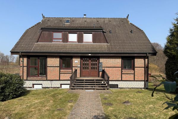 Casa plurifamiliare/casa multigenerazionale con ampio terreno