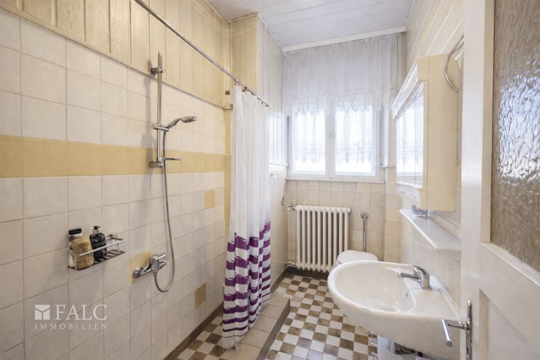 Platz für Familie, Ideen und Zukunft! Einfamilienhaus mit großem Grundstück - FALC Immobilien – Bad EG
