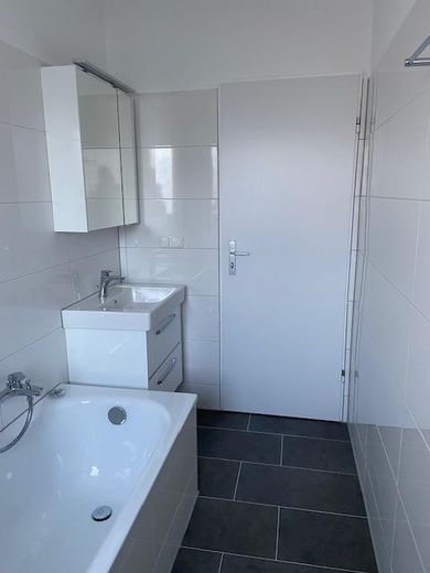Francoforte Niederrad: Bellissimo appartamento di 2 locali con balcone – Bad