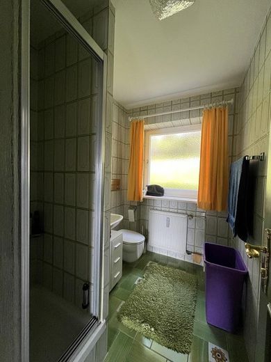 Duschbad und WC