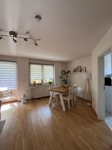 Bellissimo luminoso appartamento di 2 locali con balcone e posto auto in garage sotterraneo in posizione centrale a Unna in vendita – Foto 2