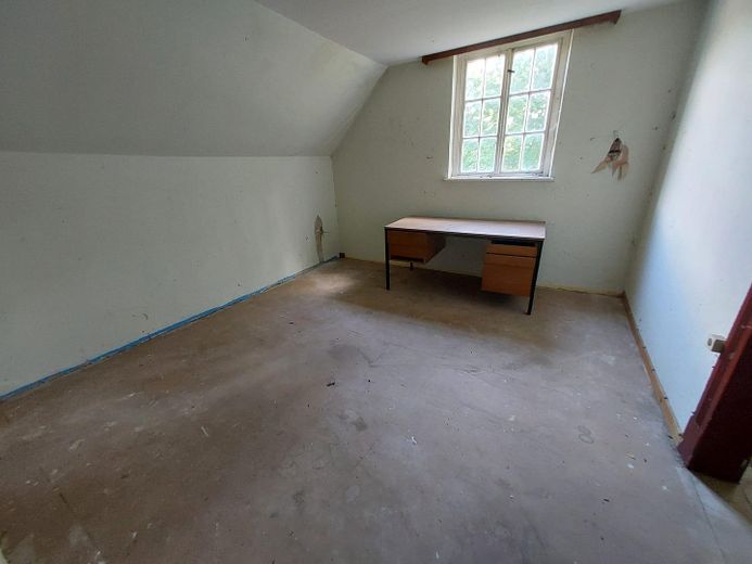 Einfamilienhaus/Zweifamilienhaus Sanierungsbedürftig oder Abriss – Zimmer