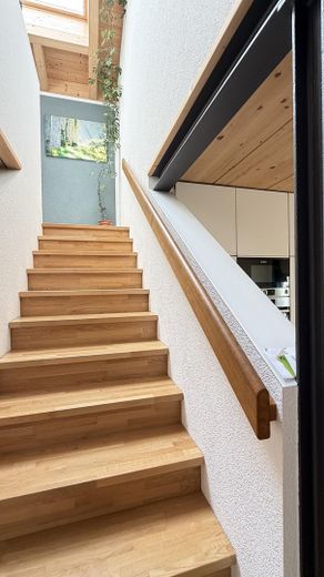 Maison de caractère personnalisée : maison jumelée claire et haut de gamme à Bittenfeld, KfW 55 – Treppe OG