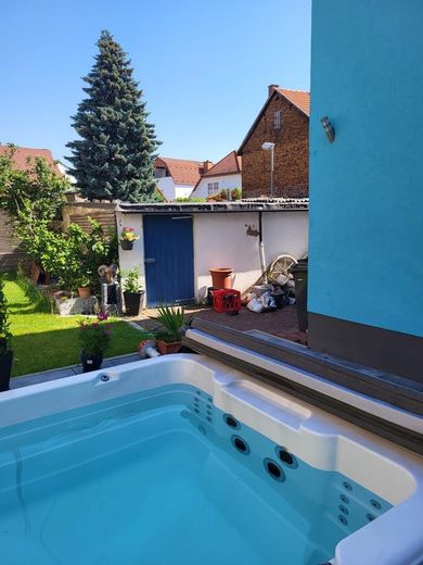 Modernes Wohnjuwel-komfortabel und effizient im Herzen von Offenbach Bürgel – Garage 