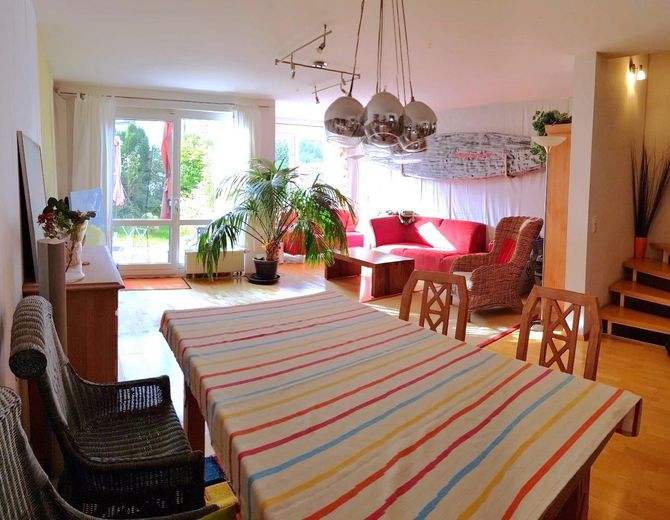 Beste Lage, Pilsensee, großes, gepflegtes Einfamilien-RMH, 141 m² Wfl., inkl. 2 Carports, Bj. 1998 – WZ mit Essbereich