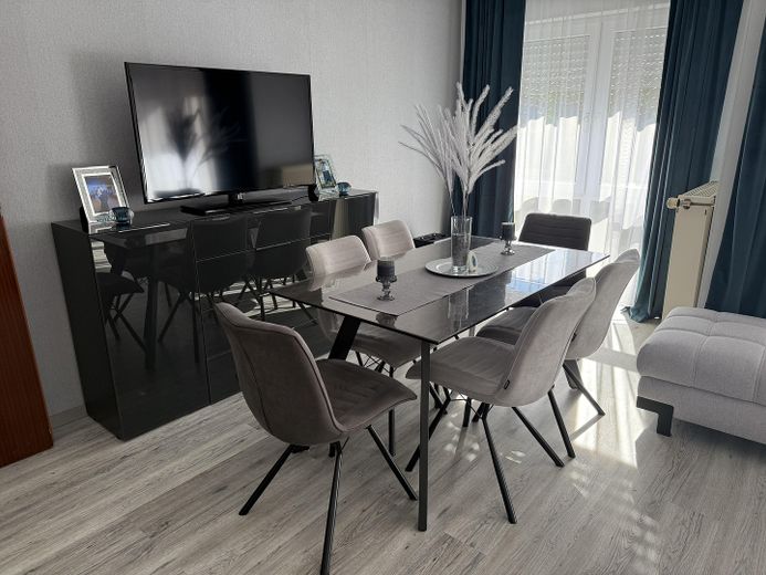 Großzügige 3-Zimmer-Erdgeschosswohnung in Eisenberg – Foto 1