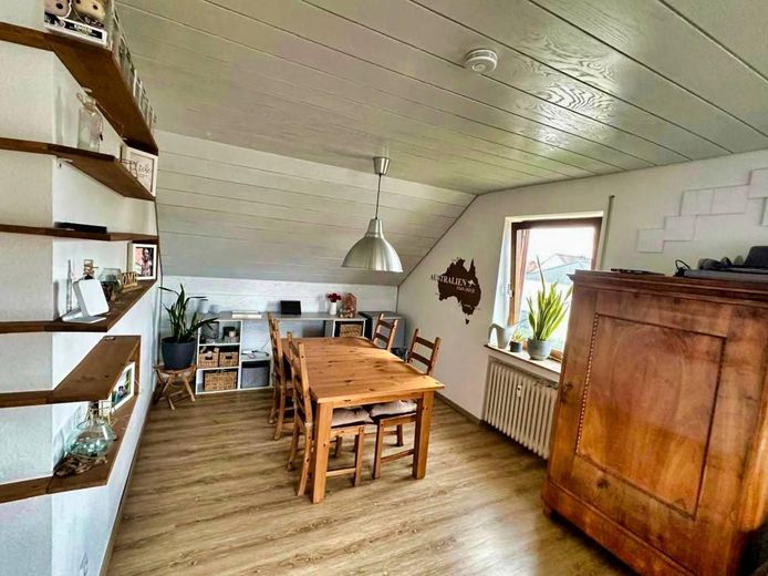 2 Zimmer- Dachgeschoss- Wohnung in schöner Wohnlage in Neu-Ulm / Pfuhl – Essbereich im Wohnimmer