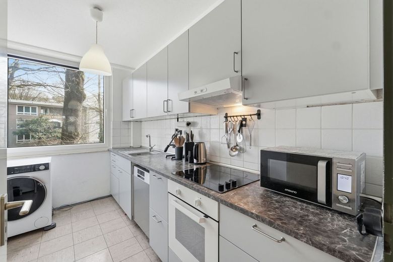 4-Zimmer Wohnung mit Loggia und Tiefgaragenstellplatz in Köln-Niehl – Einbauküche