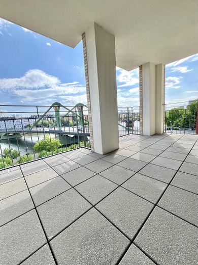 Möblierte 2-Zimmer-Wohnung in erster Reihe zum Main – Südbalkon (leer)