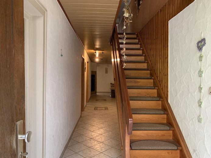 Bauernhaus / ehemalige Getreidemahlmühle in Alleinlage zu verkaufen – Eingang /Flur OG