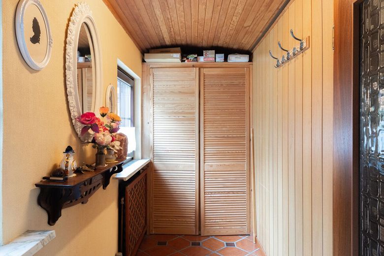 Idyllisches Waldidyll: Sauna, Wintergarten, riesigem Gartenparadies! – Flur