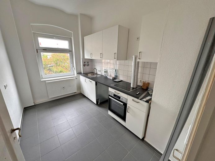 Renovierte Altbauwohnung: 2 Zimmer + neue EBK in Hinterhauslage nahe Mendelssohnplatz/ KIT – Einbauküche