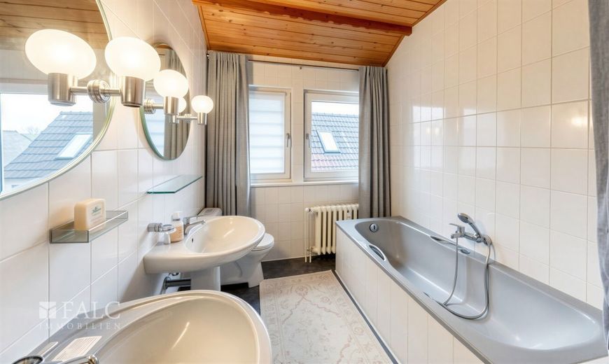 Mehrfamilienhaus mit 4 Wohnungen - Eigennutzung &amp; Kapitalanlage kombinierbar – Badezimmer 2
