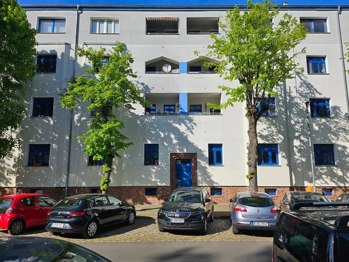 -Komisyonsuz - Yeni yenilenmiş Spree dairesi, kendi kullanımı için veya %7'lik sermaye yatırımı olarak – Außenansicht der Wohnanlage