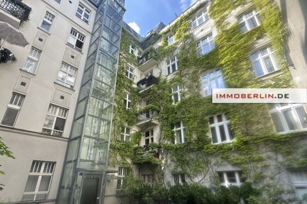 IMMOBERLIN.DE - ¡Ubicación privilegiada! Encantador piso antiguo con balcón y logia orientados al suroeste