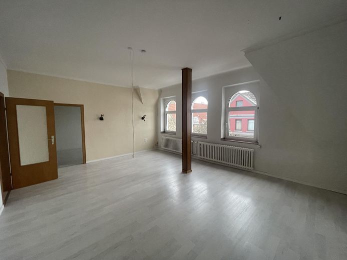 Charmante 3-Zimmer Wohnung mit Küche in Duisburg-Laar – Wohnzimmer leer