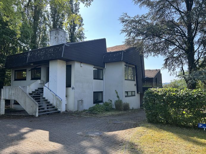 Projekt mit Zukunft in Premiumlage inklusive Schloss- und Mainblick – Hausansicht