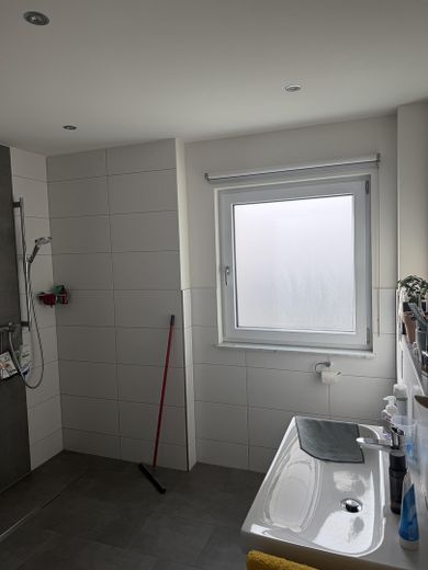 3 Zi.- Wohnung 1. OG mit Balkon und EBK – फोटो 7