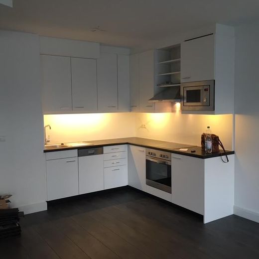 Loft an der Elbe mit Balkon und Blick auf den Elbtower, neben Hafencity – Küche