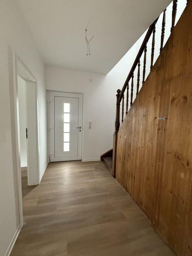 Fully renovated single-family house with modern extension – Flur