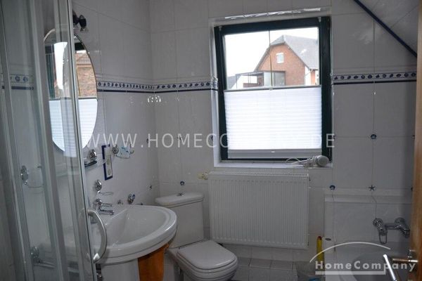 Möbliertes Haus, geeignet für eine Berufstätigen-WG, 4 sep. Zimmer, 1 Gemeinschaftszi.; in BS Nord.