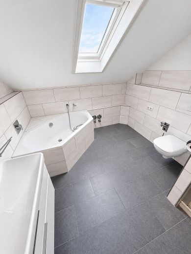 Provisionsfrei! Großzügiges Ein-/Zweifamilienhaus mit Garage & Garten in Klein-Umstadt – Foto 4