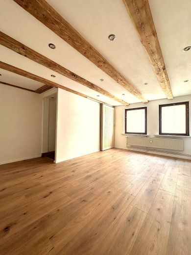 Gerenoveerd maisonnetteappartement met 4 kamers en 110 m² in het centrum van Apolda – Foto 8