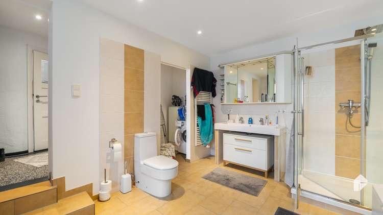 Großzügige Maisonettewohnung inkl. EBK mit Terrasse/Garten u. Balkon im Zentrum von Bad Belzig – Bad u. separate Waschecke (EG)
