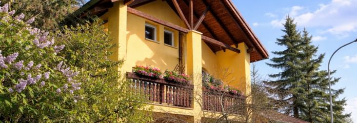 DÖRFLES ** ruhig gelegene 2 ZI Wohnung mit offener Küche ** Wirlpool, Carport **