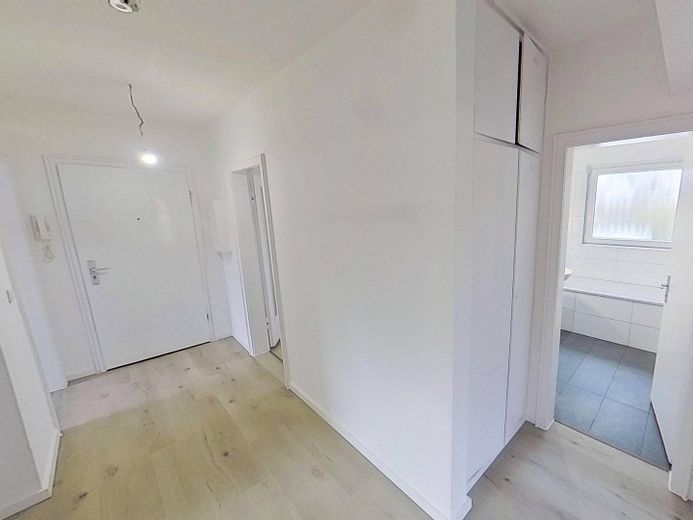 Ein perfektes Familiennest: Moderne 4-Zimmer-Wohnung mit BALKON und Tageslichtbad – Ansicht I: Flur